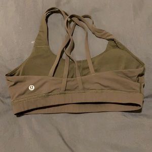 green lululemon sports bra